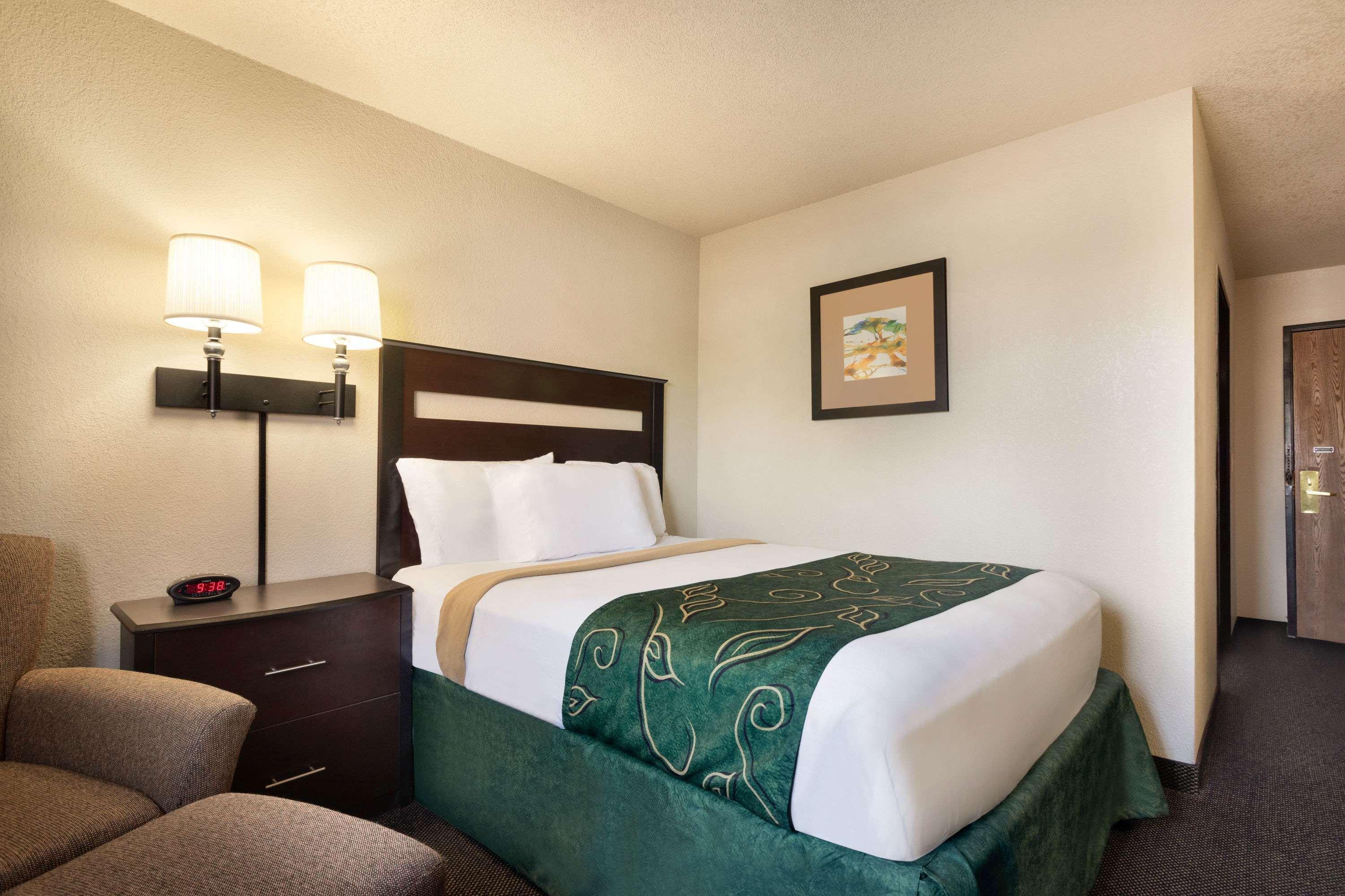 Travelodge By Wyndham Jefferson City Esterno foto