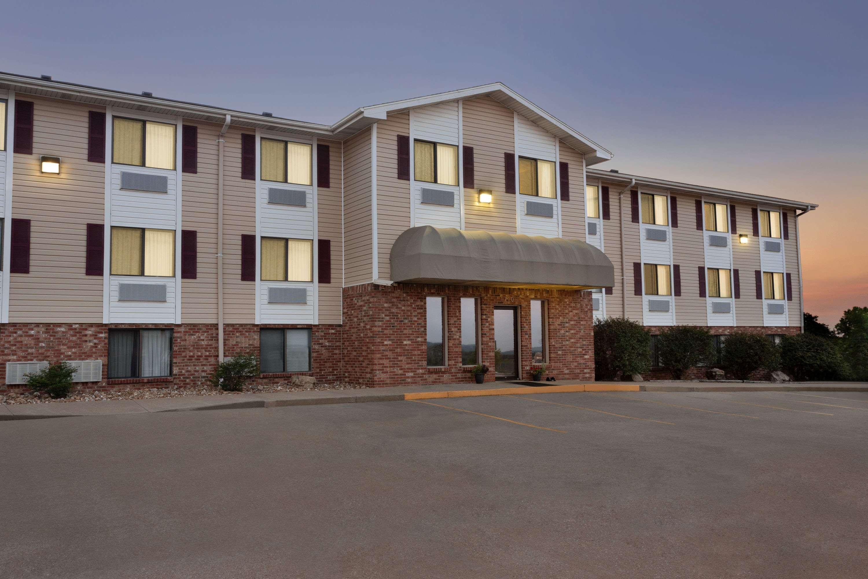 Travelodge By Wyndham Jefferson City Esterno foto