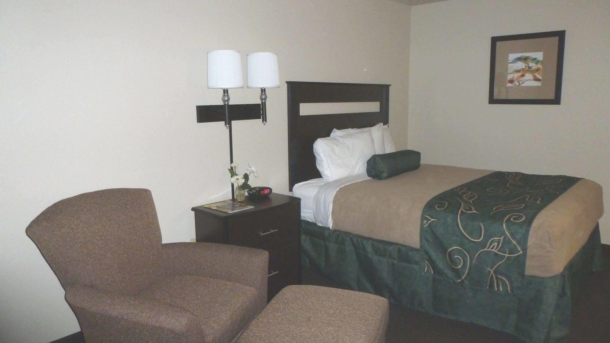 Travelodge By Wyndham Jefferson City Esterno foto